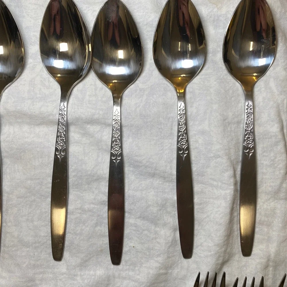 International Stainless INS80 42 Pc Flatware Set 18/8 Floral Service for 8 +2Tsp
